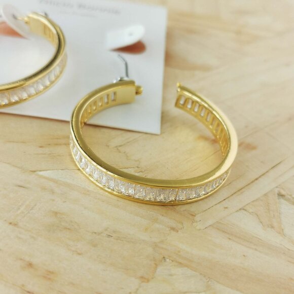 NEW Alicia Bonnie Daydream Believer clear Hoop Earrings Gold - Picture 3 of 3